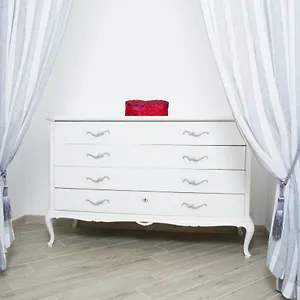 Gens Claudia, Vatican Luxury Apartamento
