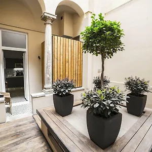 Suitelifetrevi Guest house